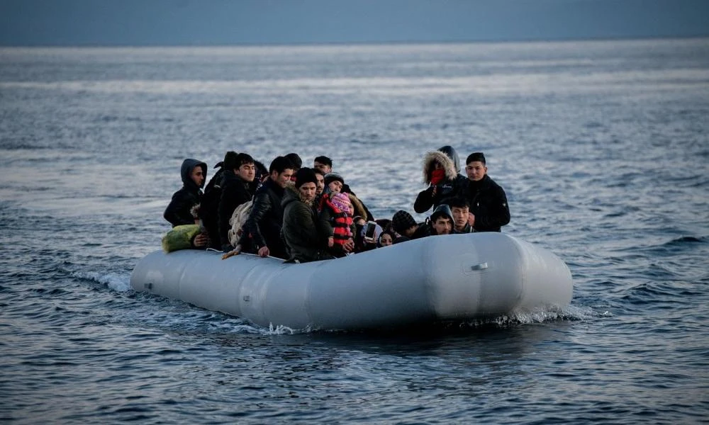 Πλοιάριο με 112 μετανάστες εντοπίστηκε στα νότια της Κρήτης